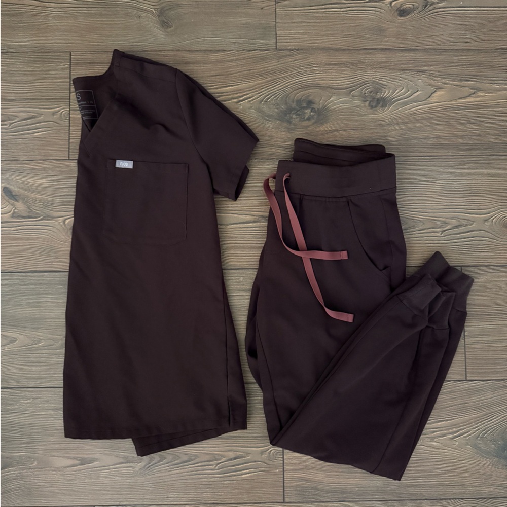 Figs Women's Scrub Set in Dark Brown